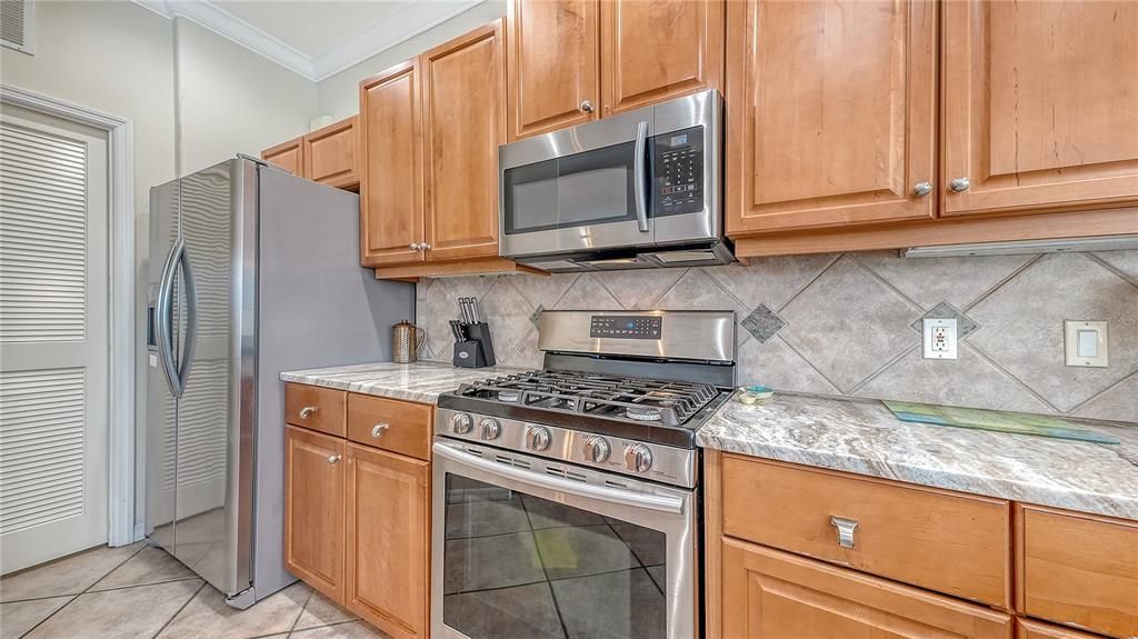 For Sale: $725,000 (4 beds, 3 baths, 2586 Square Feet)