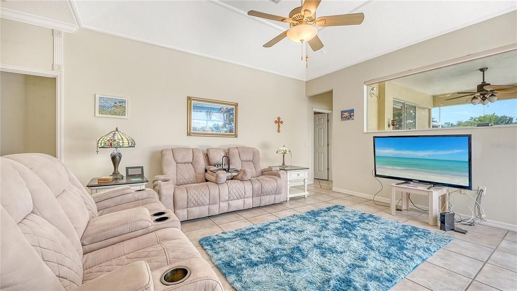For Sale: $725,000 (4 beds, 3 baths, 2586 Square Feet)