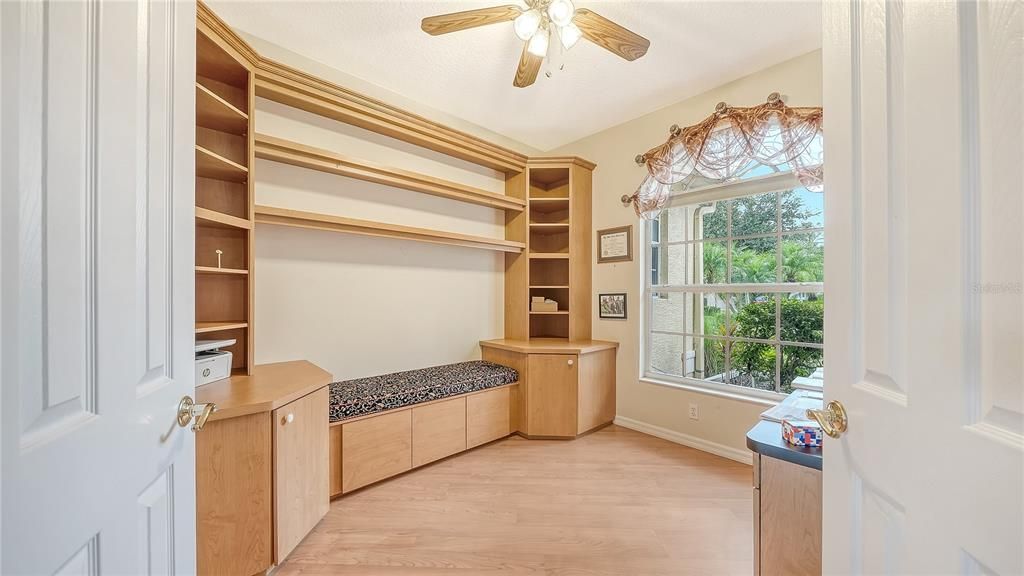 For Sale: $725,000 (4 beds, 3 baths, 2586 Square Feet)