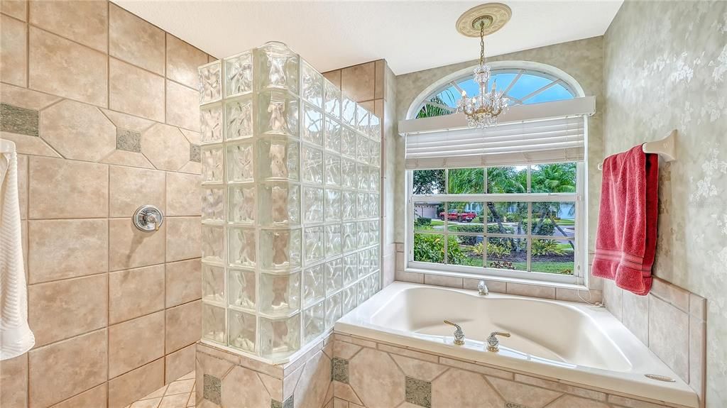 For Sale: $725,000 (4 beds, 3 baths, 2586 Square Feet)