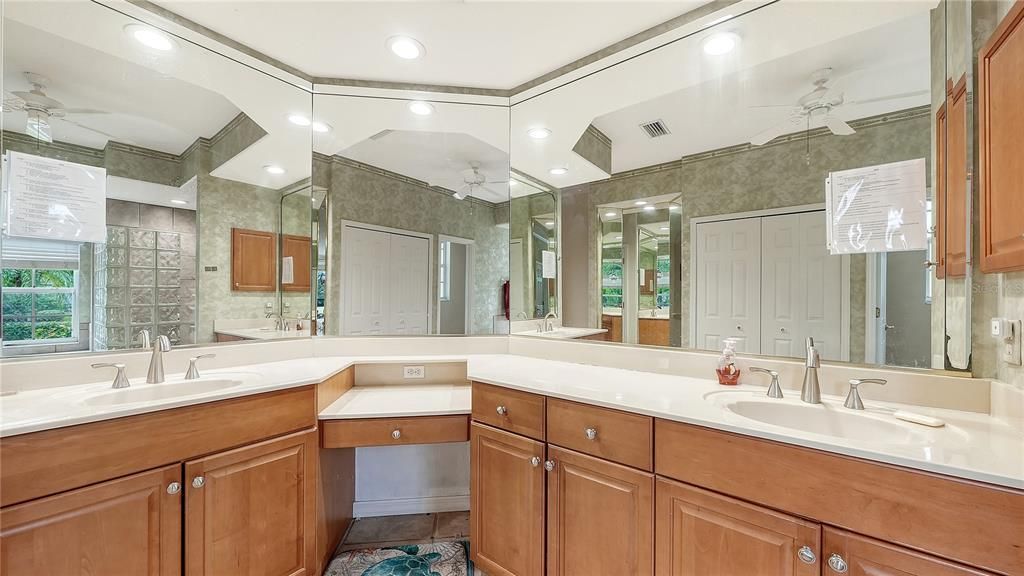 For Sale: $725,000 (4 beds, 3 baths, 2586 Square Feet)
