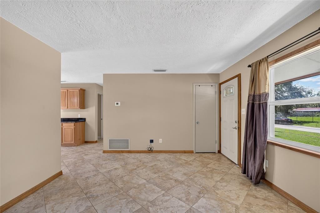 На продажу: $194,000 (3 спален, 1 ванн, 1092 Квадратных фут)
