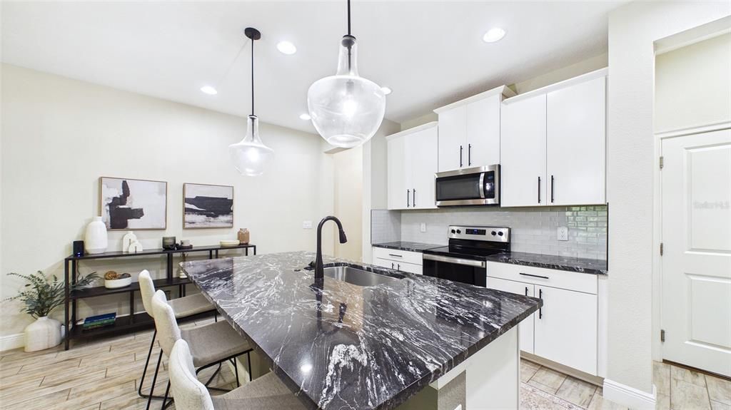 En Venta: $404,900 (3 camas, 2 baños, 1961 Pies cuadrados)