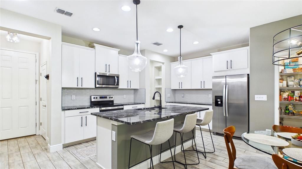 En Venta: $404,900 (3 camas, 2 baños, 1961 Pies cuadrados)