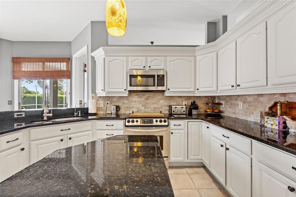 For Sale: $799,900 (4 beds, 3 baths, 2746 Square Feet)