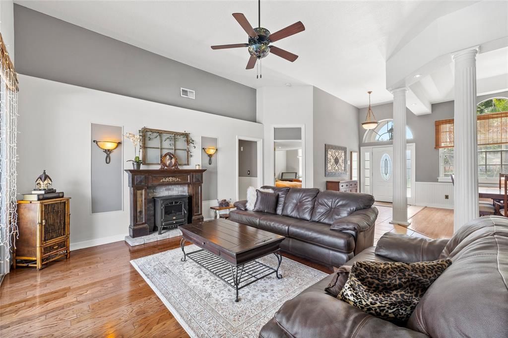 For Sale: $799,900 (4 beds, 3 baths, 2746 Square Feet)