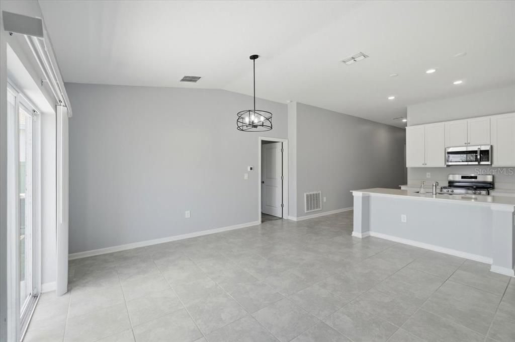 En Venta: $275,500 (3 camas, 2 baños, 1560 Pies cuadrados)