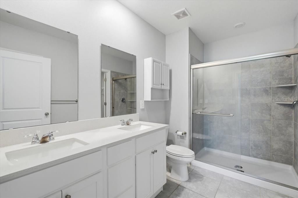 En Venta: $275,500 (3 camas, 2 baños, 1560 Pies cuadrados)