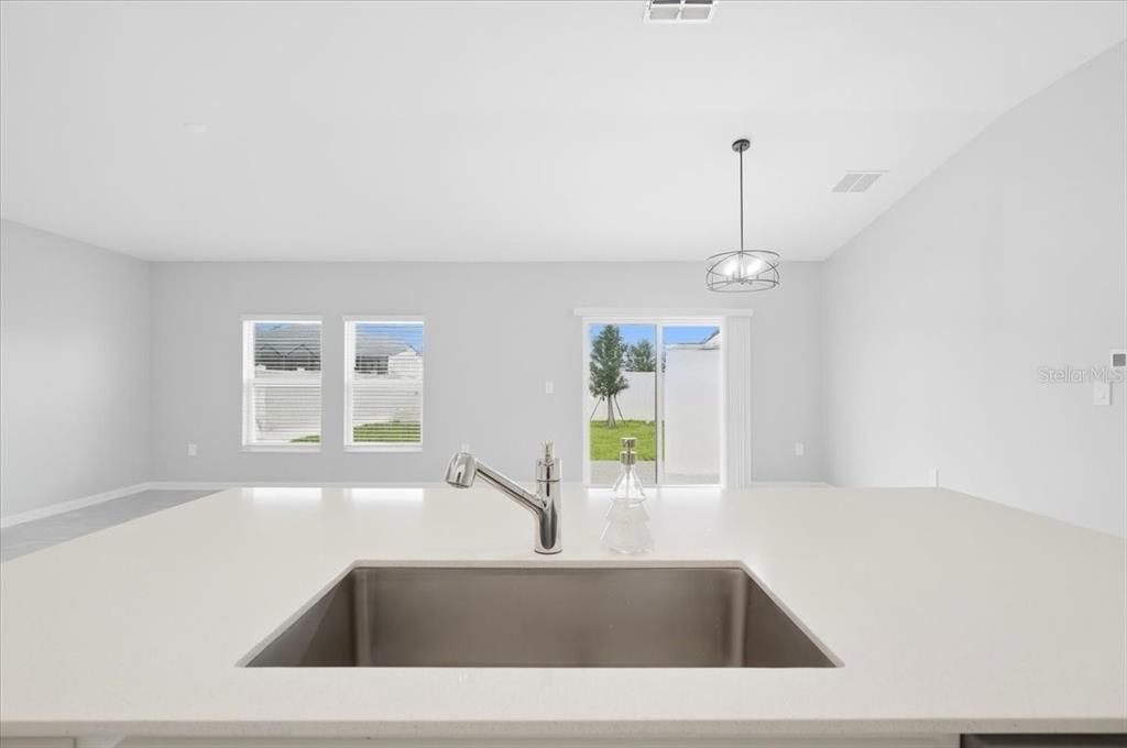 En Venta: $275,500 (3 camas, 2 baños, 1560 Pies cuadrados)
