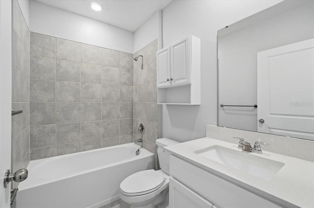 En Venta: $275,500 (3 camas, 2 baños, 1560 Pies cuadrados)