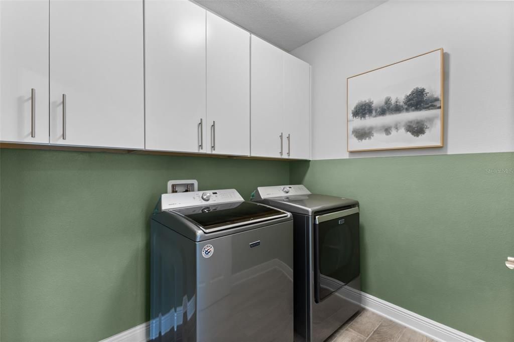 For Sale: $439,950 (3 beds, 2 baths, 1933 Square Feet)