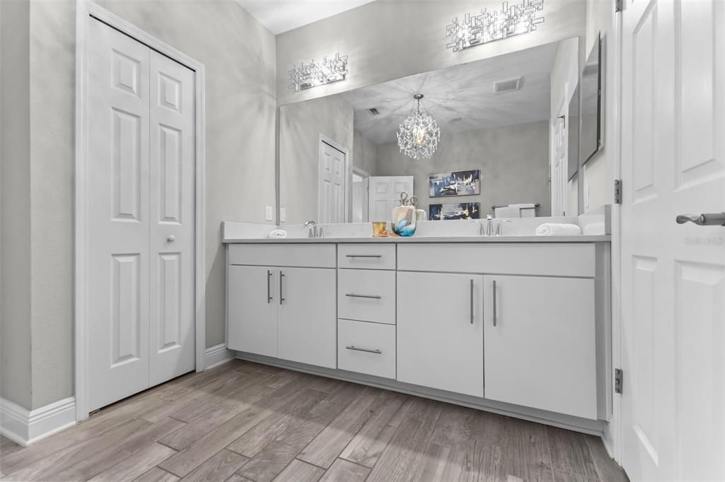 For Sale: $439,950 (3 beds, 2 baths, 1933 Square Feet)
