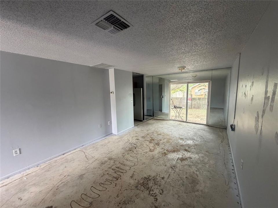 На продажу: $215,000 (3 спален, 2 ванн, 1070 Квадратных фут)