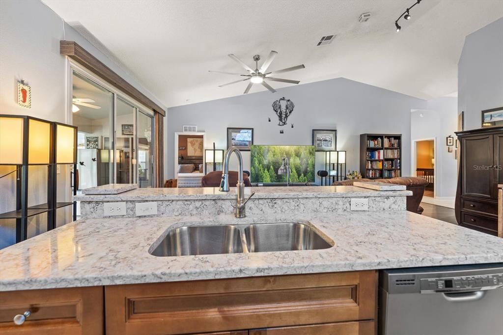 For Sale: $380,000 (2 beds, 2 baths, 1370 Square Feet)