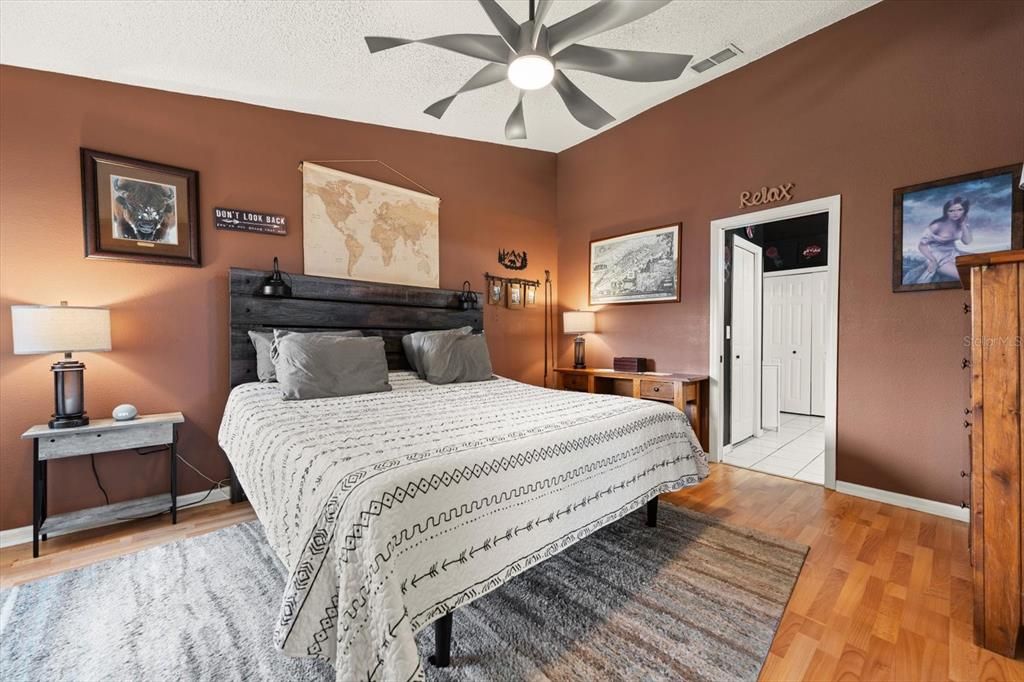 For Sale: $380,000 (2 beds, 2 baths, 1370 Square Feet)