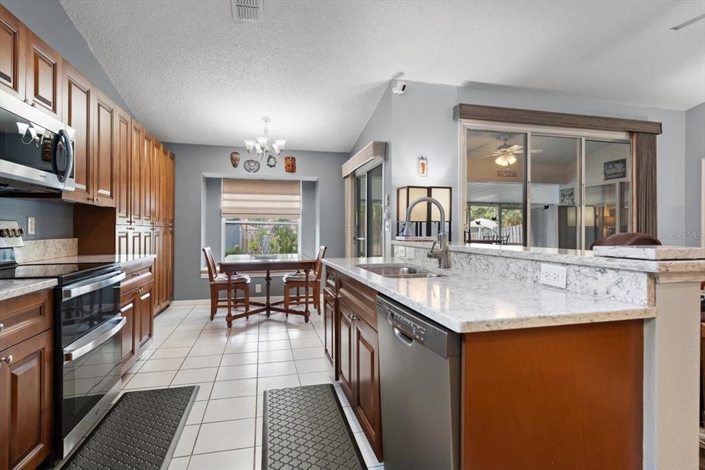For Sale: $380,000 (2 beds, 2 baths, 1370 Square Feet)
