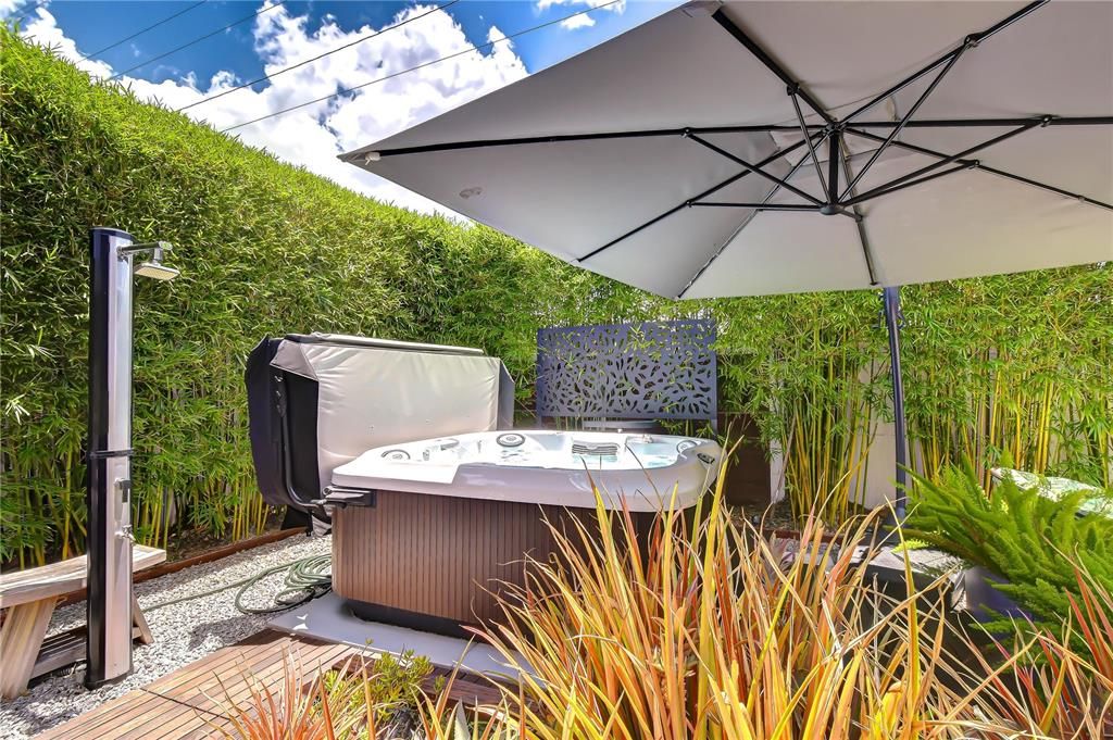 For Sale: $775,000 (4 beds, 2 baths, 1991 Square Feet)