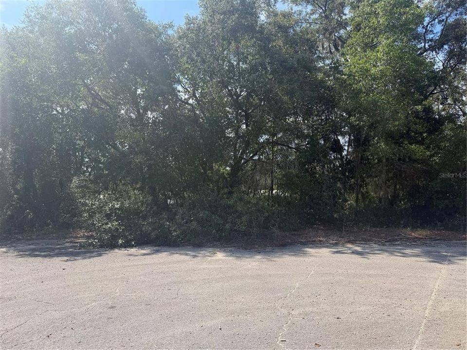 На продажу: $37,000 (0.43 acres)