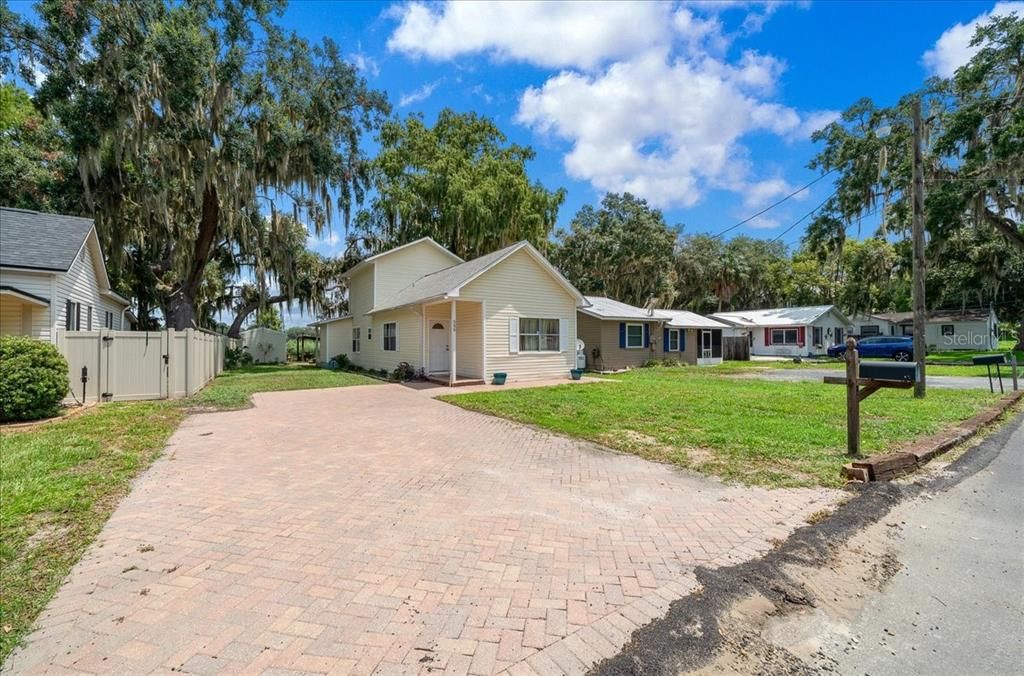 En Venta: $599,000 (4 camas, 1 baños, 1358 Pies cuadrados)