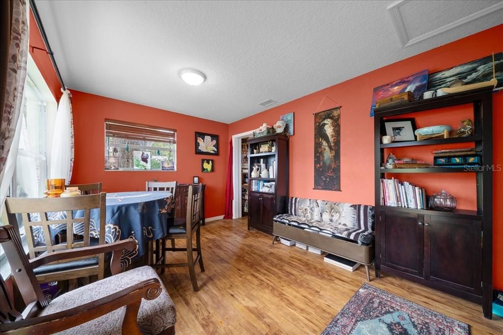 En Venta: $599,000 (4 camas, 1 baños, 1358 Pies cuadrados)