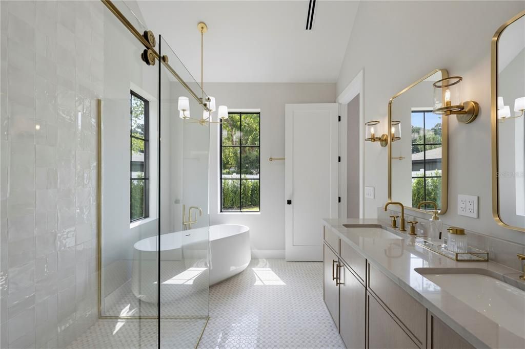 En Venta: $3,999,000 (5 camas, 5 baños, 4891 Pies cuadrados)