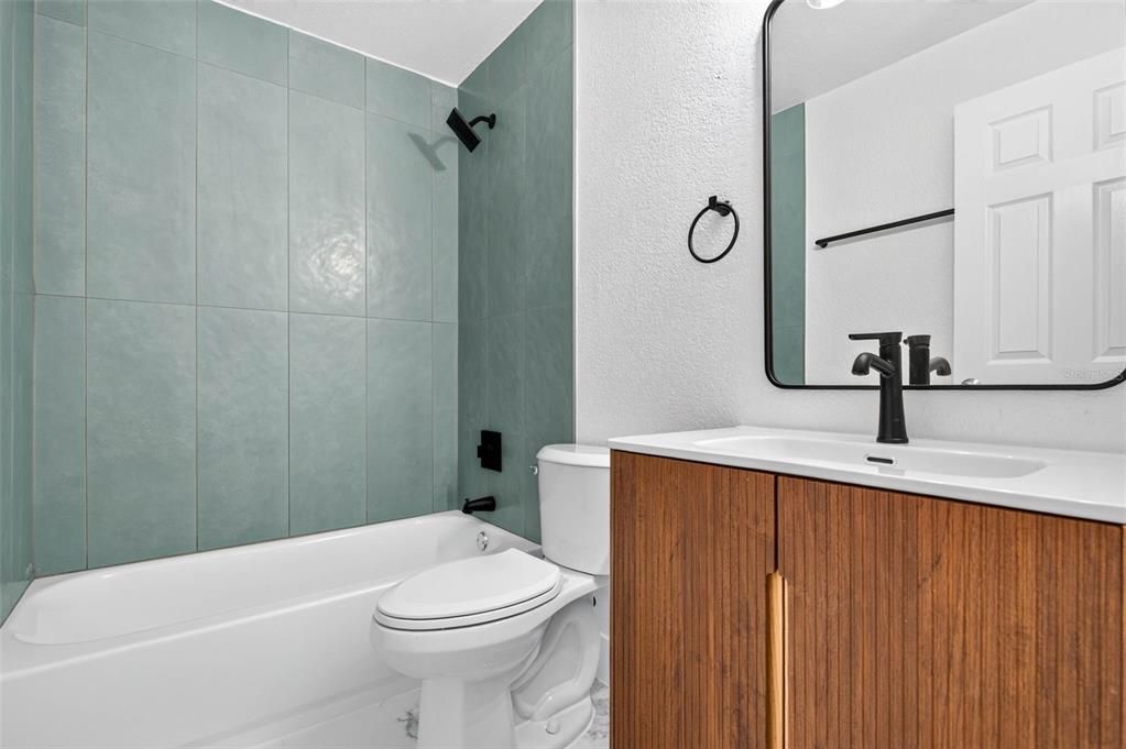На продажу: $259,900 (3 спален, 2 ванн, 1044 Квадратных фут)