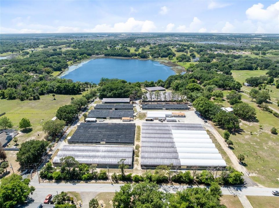 На продажу: $1,900,000 (9.30 acres)