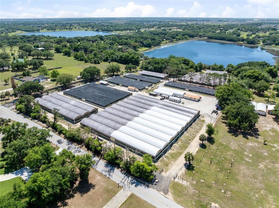 На продажу: $1,900,000 (9.30 acres)