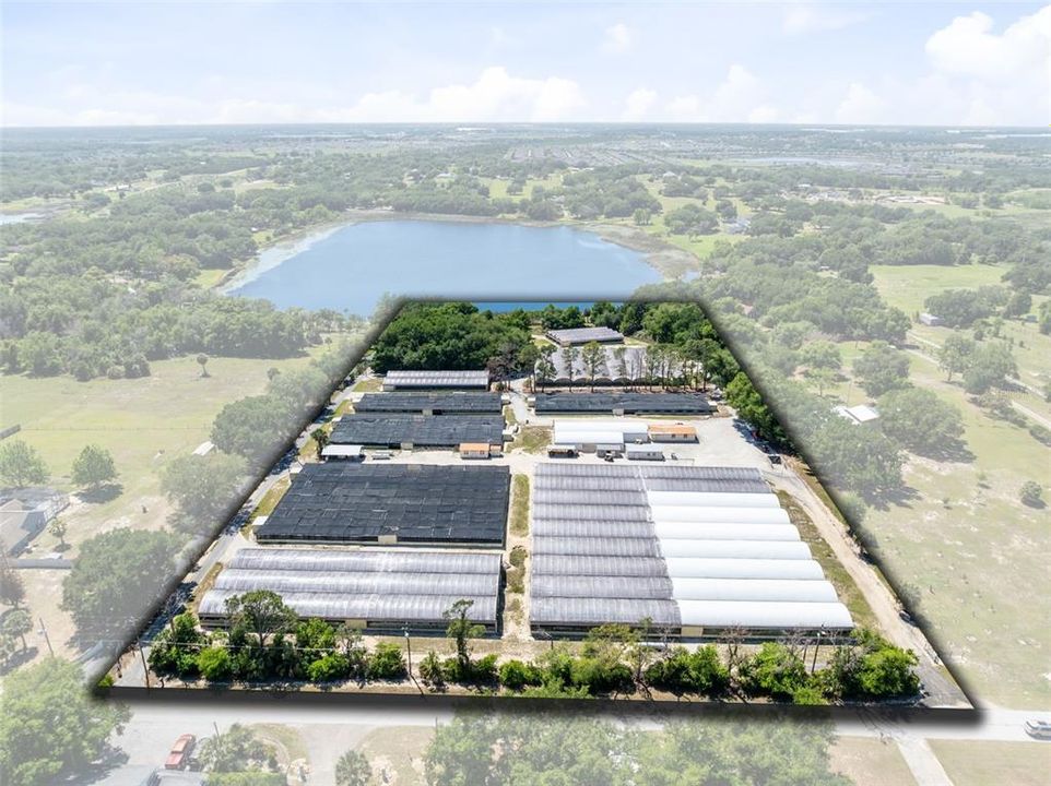 На продажу: $1,900,000 (9.30 acres)