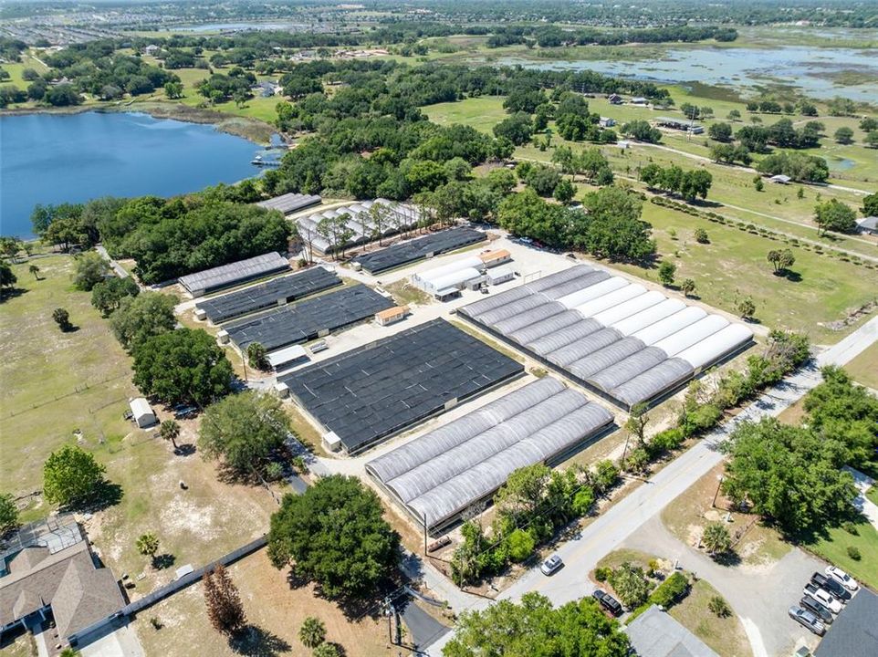 На продажу: $1,900,000 (9.30 acres)