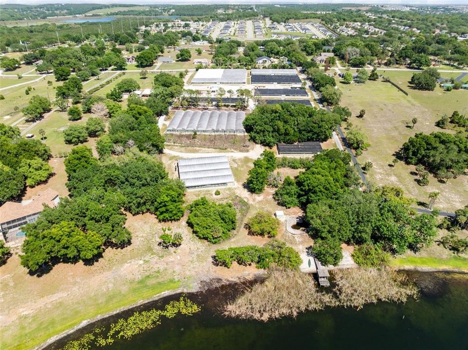 На продажу: $1,900,000 (9.30 acres)