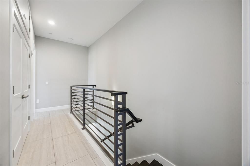 En Venta: $915,000 (3 camas, 3 baños, 2242 Pies cuadrados)