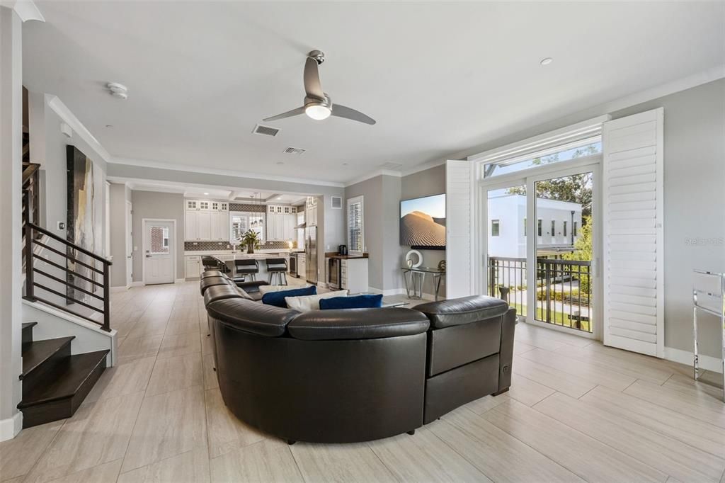 En Venta: $915,000 (3 camas, 3 baños, 2242 Pies cuadrados)
