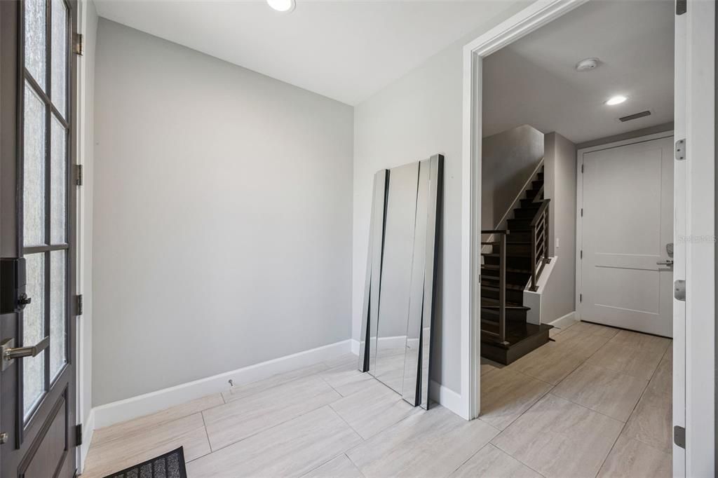 En Venta: $915,000 (3 camas, 3 baños, 2242 Pies cuadrados)