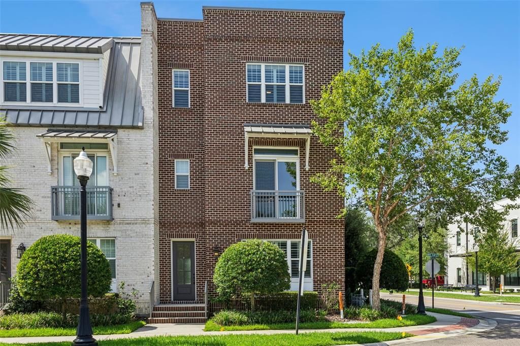 En Venta: $915,000 (3 camas, 3 baños, 2242 Pies cuadrados)