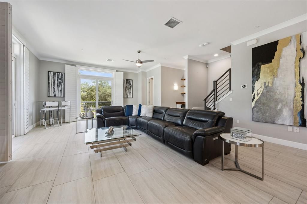 En Venta: $915,000 (3 camas, 3 baños, 2242 Pies cuadrados)
