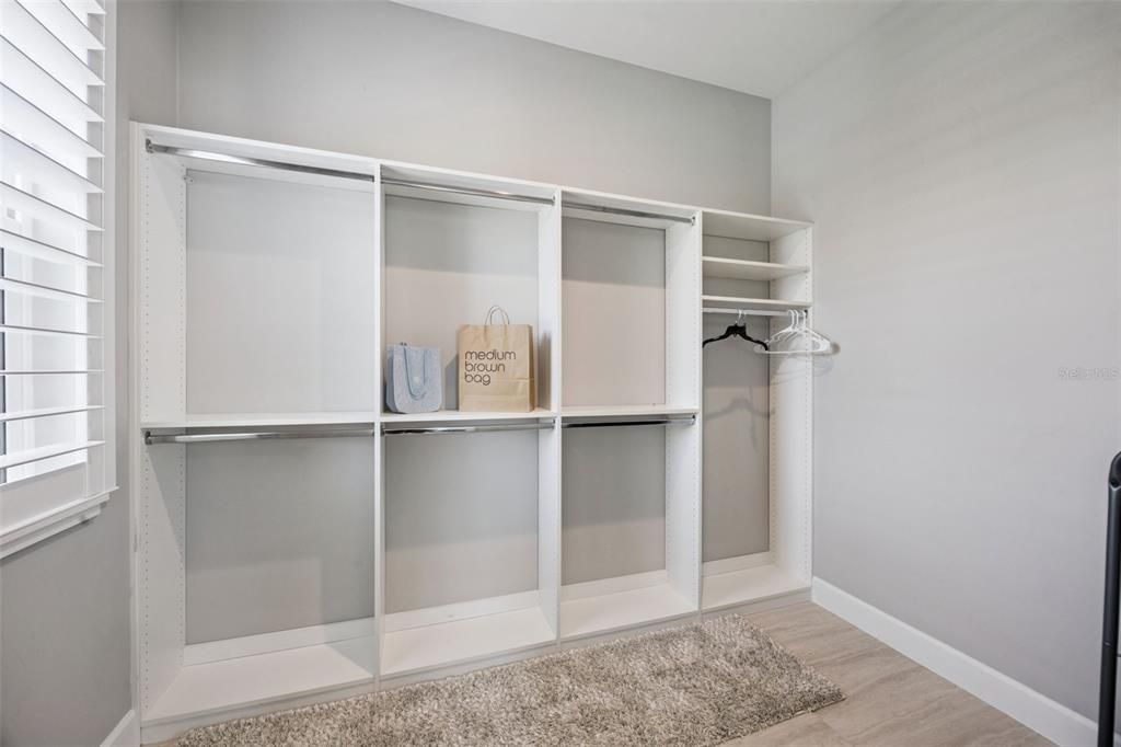 En Venta: $915,000 (3 camas, 3 baños, 2242 Pies cuadrados)