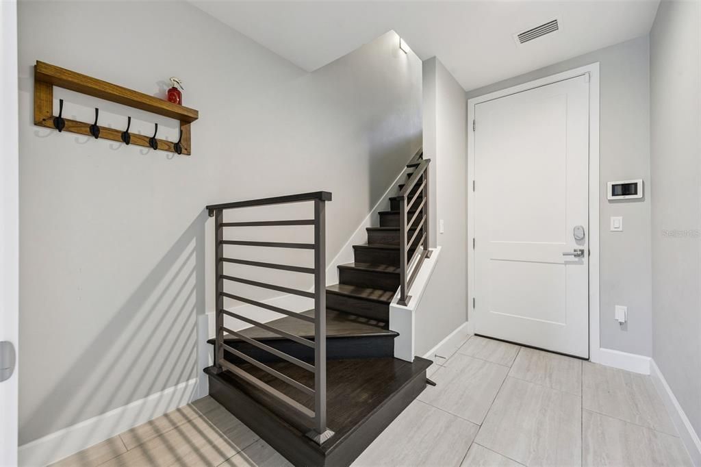 En Venta: $915,000 (3 camas, 3 baños, 2242 Pies cuadrados)