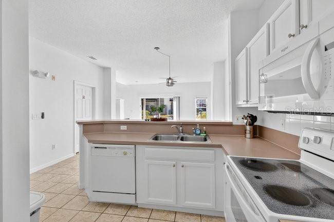 На продажу: $239,900 (3 спален, 2 ванн, 1277 Квадратных фут)