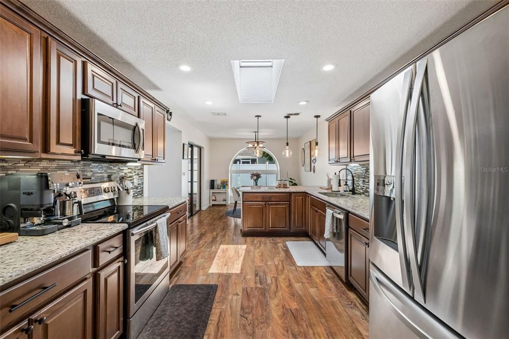 На продажу: $359,999 (2 спален, 2 ванн, 1426 Квадратных фут)