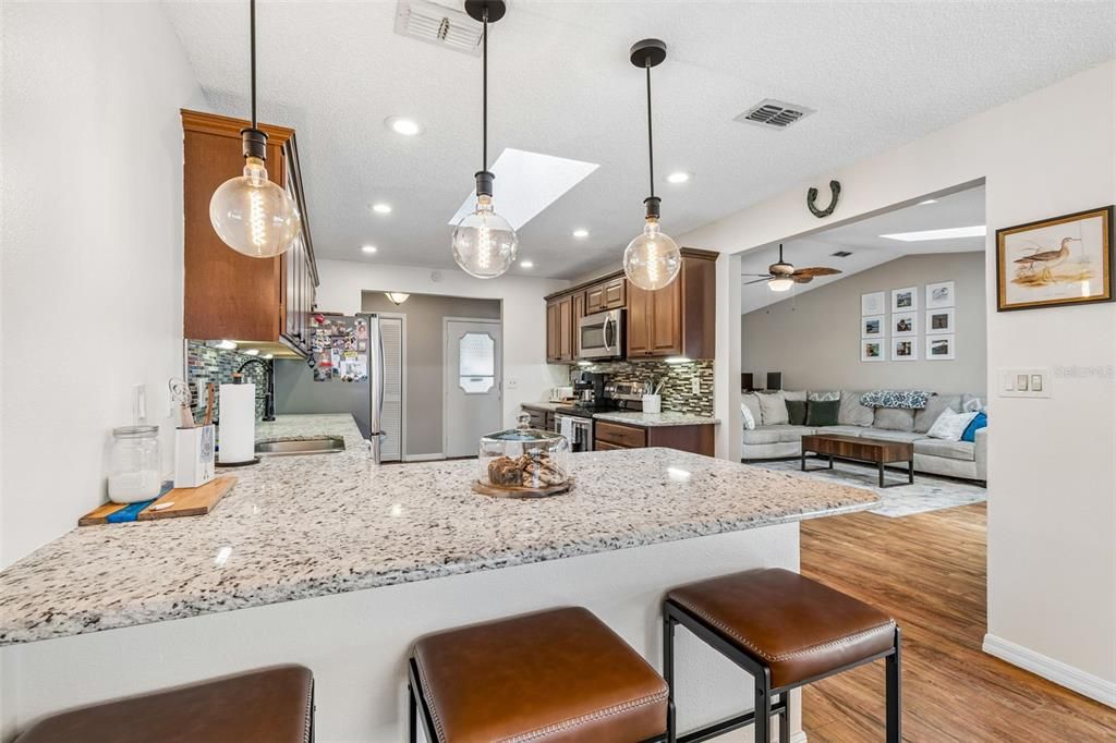 На продажу: $359,999 (2 спален, 2 ванн, 1426 Квадратных фут)
