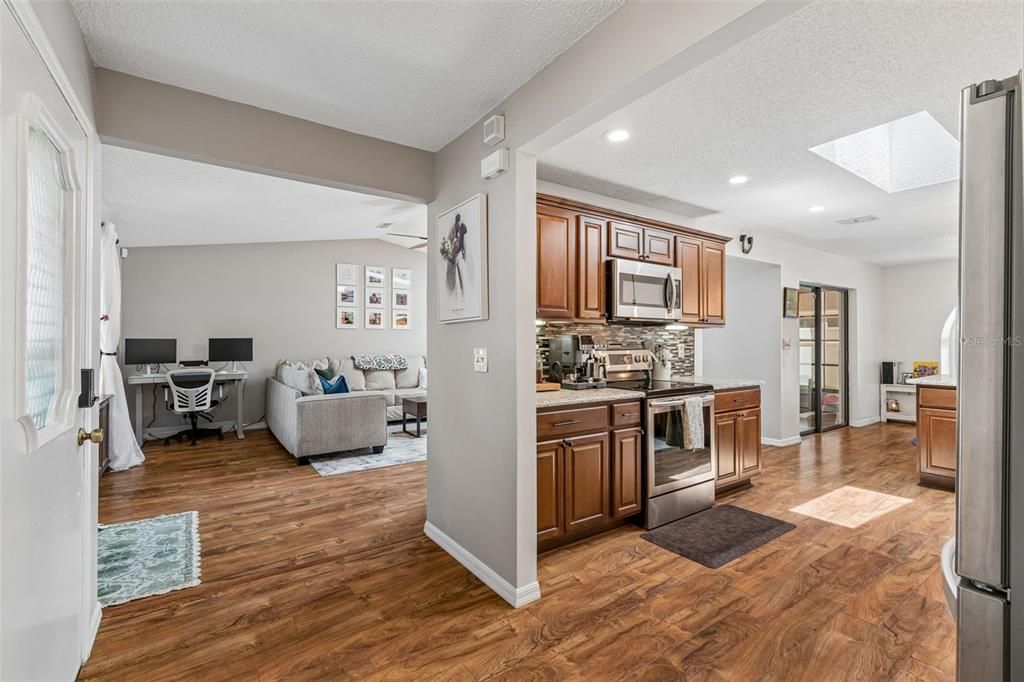На продажу: $359,999 (2 спален, 2 ванн, 1426 Квадратных фут)