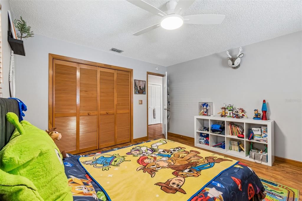 На продажу: $359,999 (2 спален, 2 ванн, 1426 Квадратных фут)