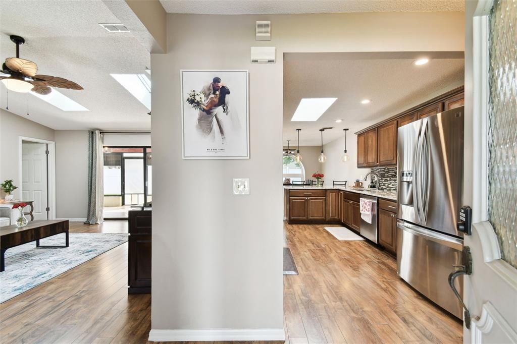 На продажу: $359,999 (2 спален, 2 ванн, 1426 Квадратных фут)