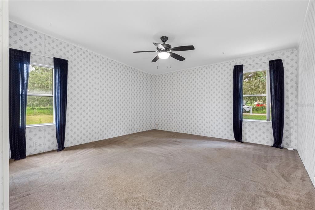 Active With Contract: $299,000 (3 beds, 2 baths, 1800 Square Feet)