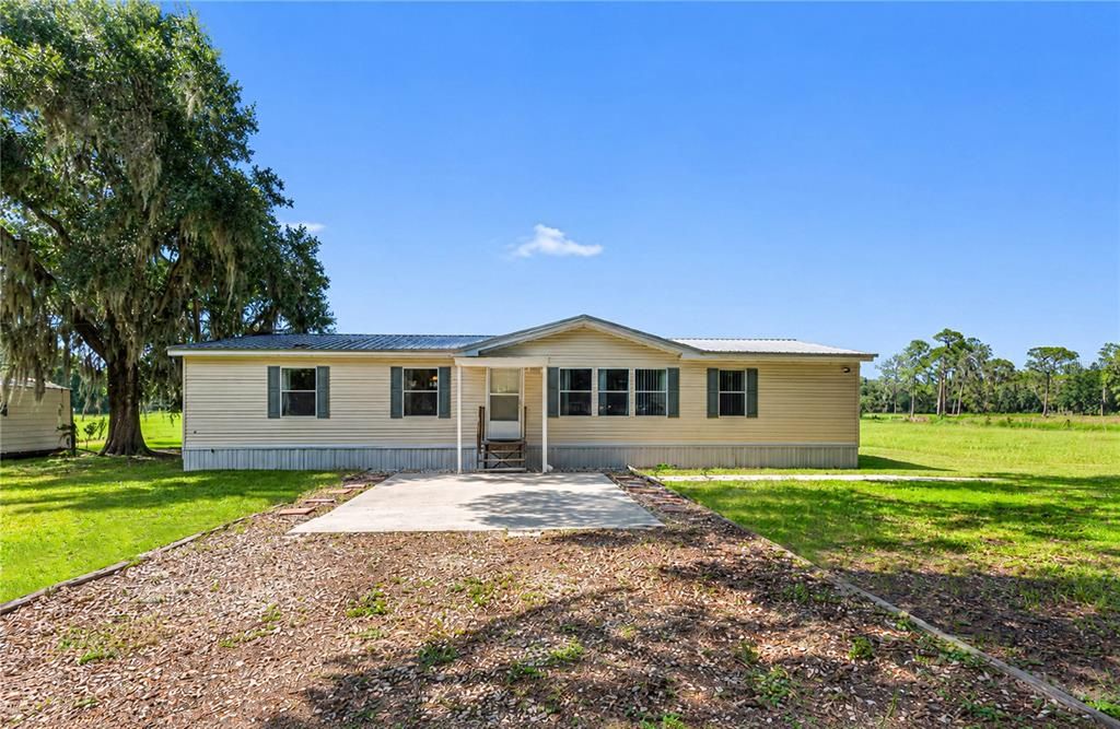 Active With Contract: $299,000 (3 beds, 2 baths, 1800 Square Feet)