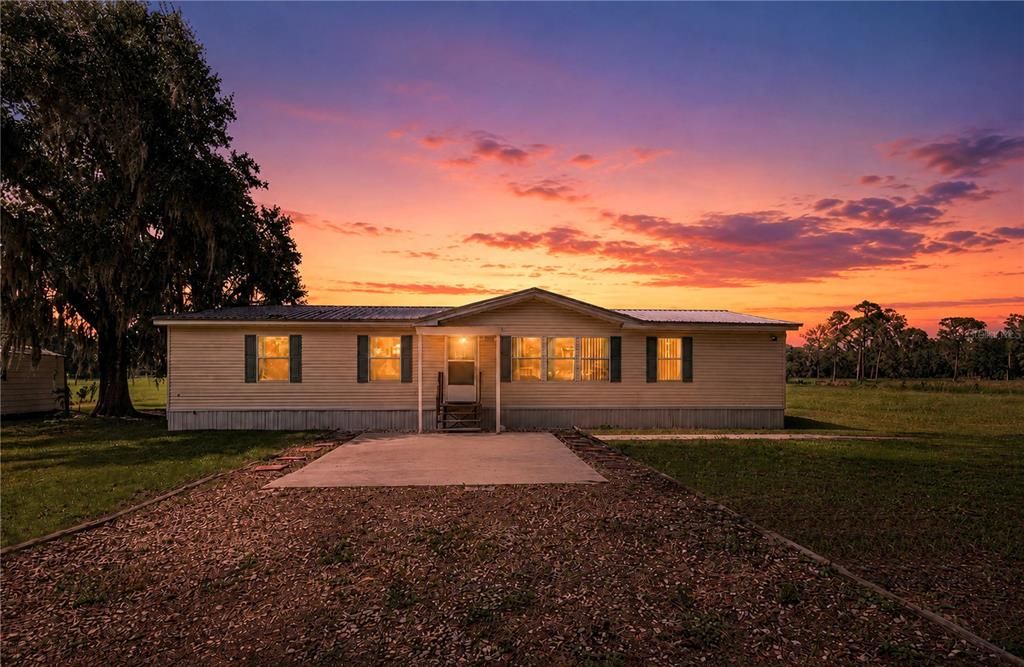 Active With Contract: $299,000 (3 beds, 2 baths, 1800 Square Feet)