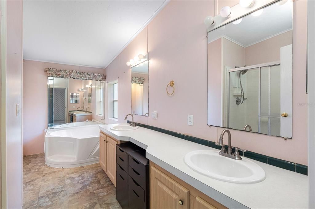 Active With Contract: $299,000 (3 beds, 2 baths, 1800 Square Feet)