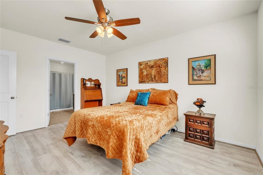 En Venta: $415,000 (4 camas, 2 baños, 1834 Pies cuadrados)