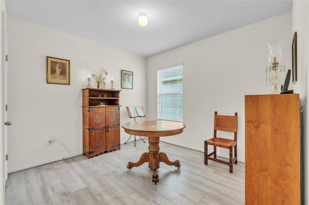En Venta: $415,000 (4 camas, 2 baños, 1834 Pies cuadrados)